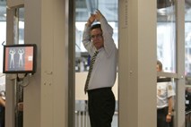 Na nemških letališčih zaenkrat brez spornih telesnih skenerjev