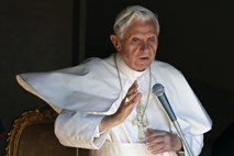 Vatikan priznal "hude napake", zanika pa oviranje preiskave glede spolnih zlorab na Irskem