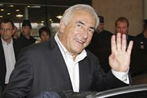Spet v domovini: Nekdanji direktor IMF Strauss Kahn se je vrnil v Francijo