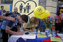 Slovenska javnost še vedno proti referendumu o družinskem zakoniku
