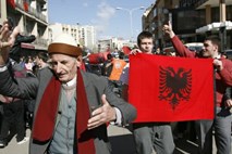 Kosovska pogajalka: Srbija je z dogovorom o pečatih priznala Kosovo