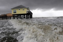 Ostanki tropske nevihte Lee povzročajo poplave in tornade