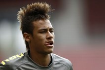 Pele: Neymarju za igranje v Evropi primanjkuje fizične moči
