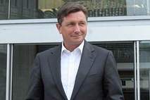 Pahor: Trenutno ni nič bolj usodnega kot obstanek Slovenije v območju evra