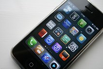 Neumna prihodnost za pametni telefon: Bo iPhone5 v Evropi nezakonit?