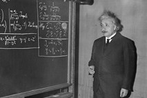 Einsteinova teorija se maje: Odkrili delce, ki potujejo hitreje od svetlobe
