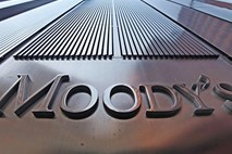 Moody's znižal bonitetno oceno britanskih in portugalskih bank