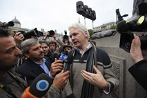 Assange: Ne le voditelji in vojaki, tudi novinarji so vojni zločinci