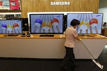 Samsung zaradi smrti Jobsa preložil predstavitev novega mobilnika
