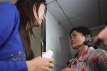 Kitajska slavi žensko, ki je rešila povoženo deklico