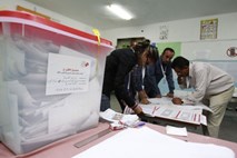 Prvi podatki v Tuniziji kažejo na zmago islamistične stranke