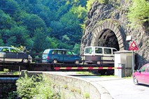 Avtovlak med Bohinjsko Bistrico in Podbrdom oziroma Mostom na Soči ponovno vozi