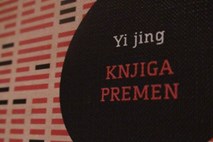 Tri tisočletja staro besedilo, kitajska knjiga vedeževanja Yi jing, tudi v slovenščini