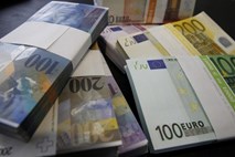 Švicarska centralna banka pripravljena dodatno zniževati tečaj franka