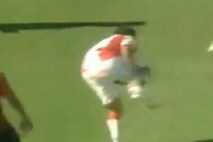 Video: Nogometaš nasprotnika nenamerno strahovito poškodoval