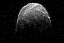 Asteroid najbliže  Zemlji v zadnjih 35 letih