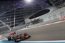 Hamilton v Abu Dabiju do tretje letošnje zmage, Vettel odstopil že po prvem krogu