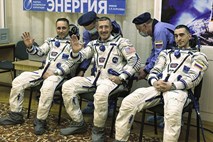 Proti ISS s sojuzom poleteli trije astronavti