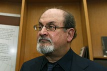 Facebook ukinil profil Salmanu Rushdieju, nato zahteval, da se imenuje Ahmed