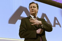 Cameron priznal, da je spopadanje z dolgom "trd oreh", ki jim ga ne bo uspelo streti