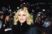 Madonna priskočila na pomoč Demi Moore: Zna se kosati z mladimi moškimi