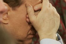 Berlusconi: Poskušali najti edino zgoščenko v ponudbi, a je niso uspeli