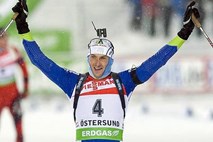 Jakov Fak zmagal na generalki nove sezone v Östersundu, Bauer četrti