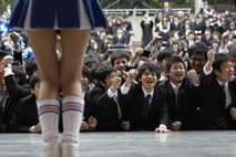 Četrtina samskih 34 do 39-letnikov na Japonskem še brez spolnega odnosa