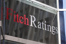 Fitch ohranil najvišjo boniteto ZDA, obete znižal v negativne