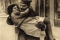 Stalinova hči: Kamorkoli sem šla, sem bila politični zapornik imena svojega očeta