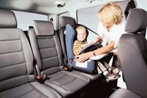 Otroški sedeži v avtomobilih: Pomena se zavedamo, a smo površni