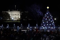 Foto: Ameriška prva družina je prižgala lučke na božičnem drevesu