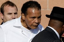 Zdravstveno stanje Muhammada Alija se je močno poslabšalo: Legendarni boksar odpeljan v bolnišnico