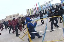 Kazahstan: V spopadu med stavkajočimi delavci in policijo umrlo najmanj deset ljudi
