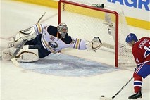 Oglejte si 10 najboljših obramb hokejskih vratarjev v ligi NHL v letu 2011