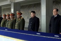 Severnokorejci bi morali za varnost Kim Jong Una poskrbeti celo s človeškim ščitom