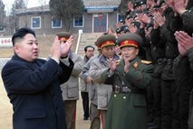 Foto: Kim Jong Un – podobno kot oče – živahen ob dolgočasnih priložnostih