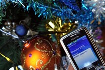 V Sloveniji čez praznike poslanih več SMS sporočil kot lani, drugod po svetu pa občutno manj