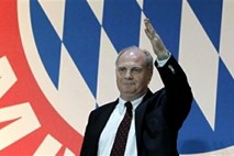 Predsednik Bayerna od Seppa Blatterja zahteva odstop s položaja predsednika Fife