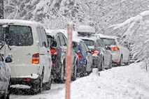 V Avstriji še naprej težave zaradi snega: Zaprte ceste, brez elektrike 7200 gospodinjstev