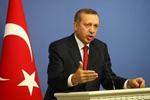 Erdogan opozarja na izbruh državljanske vojne v Siriji