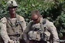 Nemoralno in gnusno: Je posnetek ameriških vojakov, ki urinirajo po truplih talibanov, pristen?