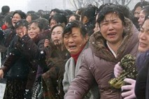 Severna Koreja zanika, da bi bili ljudje kaznovani, ker so premalo žalovali