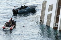 Nesreča ladje Costa Concordia: Našli še pet trupel, pogrešanih dvajset ljudi