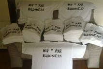Z majicami 'Not your business' v podporo Tini Maze