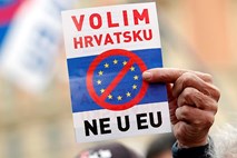 Na demonstracijah proti vstopu Hrvaške v EU policija aretirala pet protestnikov