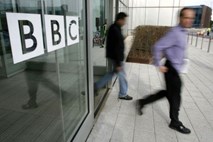 BBC pošilja svoje londonsko osebje po državi in tako zapravlja na milijone funtov