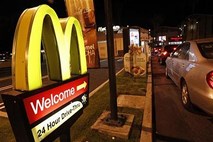 McDonaldsova kampanja se je spremenila v deljenje groznih izkušenj s hitro prehrano