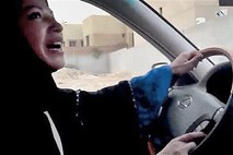 V prometni nesreči v Saudovi Arabiji umrla ženska, ki se je borila proti prepovedi žensk voznic