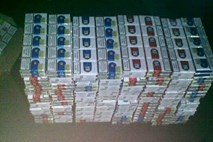 Tobačni tihotapci: Murskosoboški cariniki našli več kot 200 zavojev neprijavljenih cigaret